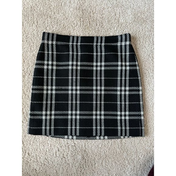 J. Crew Dresses & Skirts - J CREW Black White Plaid Wool Blend Skirt Sz 4